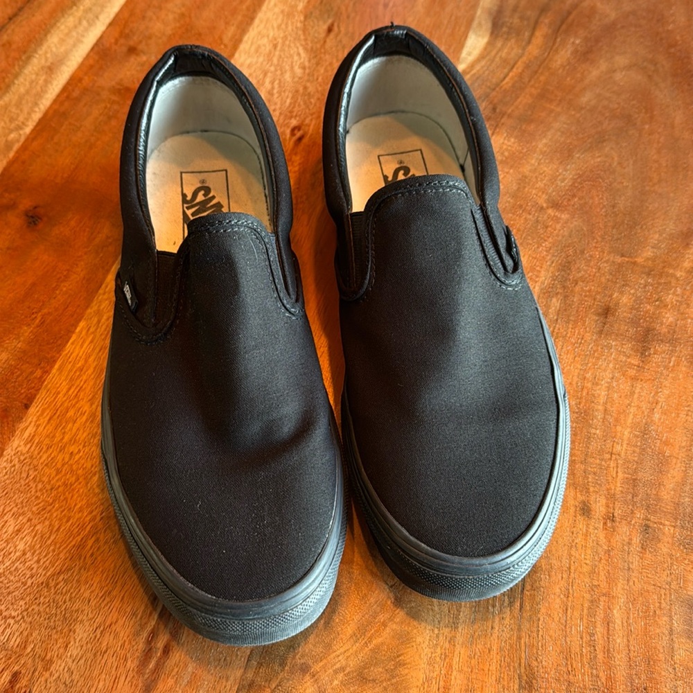 Men’s Vans, Classic slip on shoes, All black, size 9.5 mens